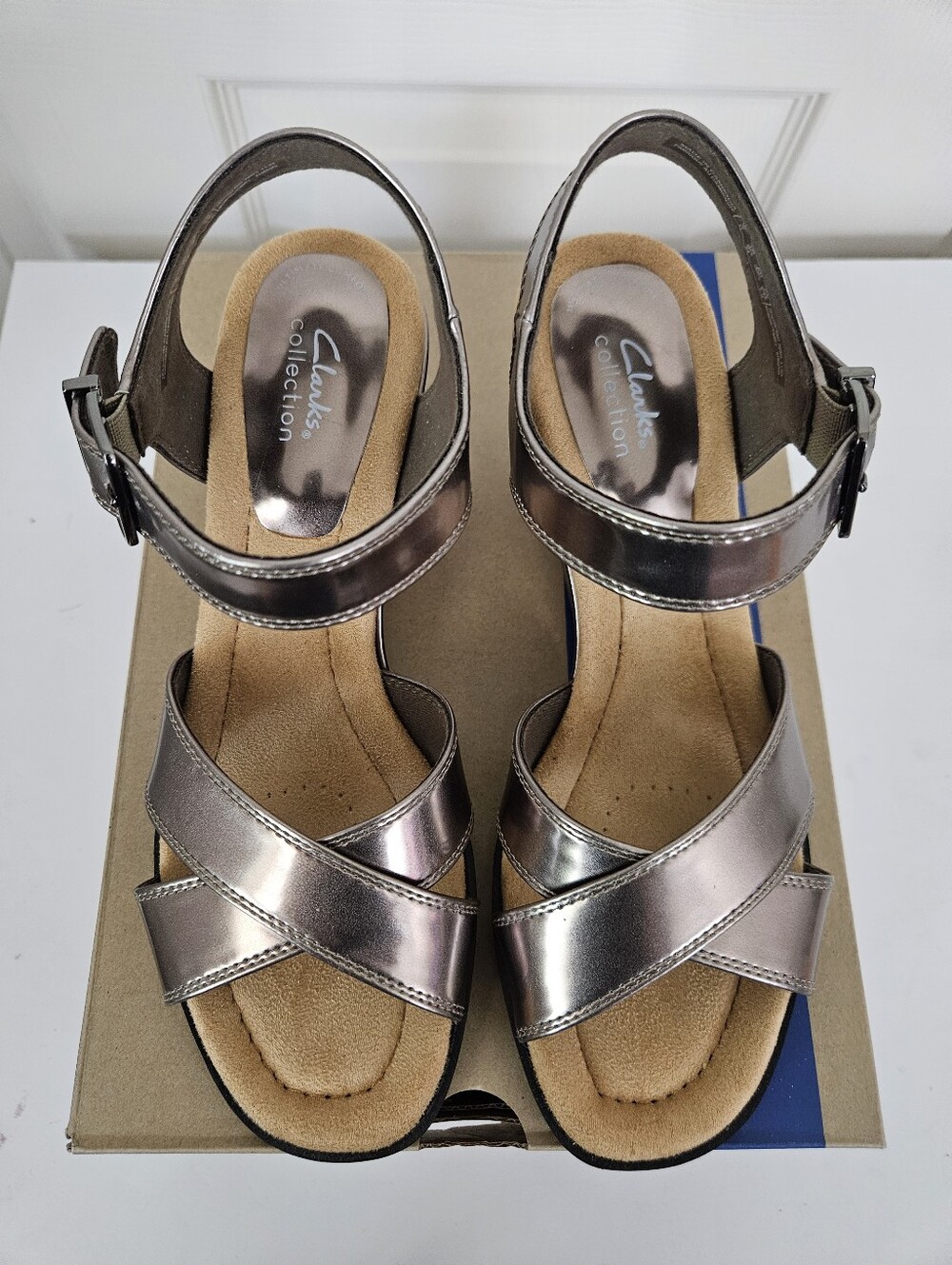 Clarks NIB Metallic Sandals - Picture 2 of 8